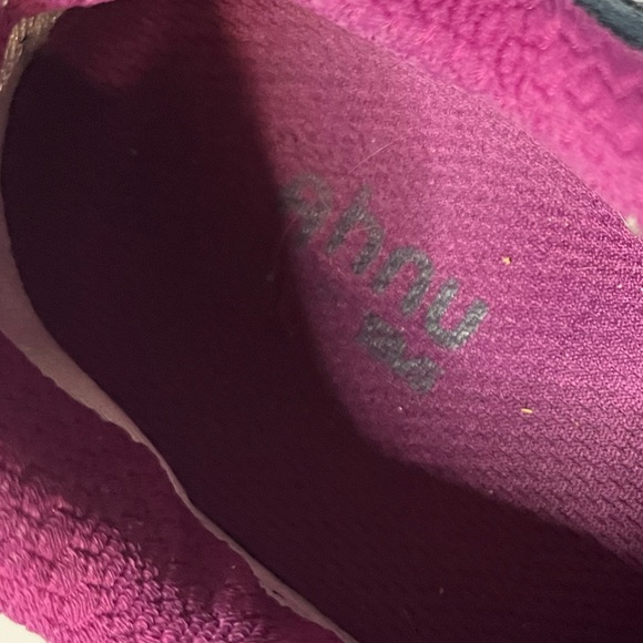 Ahnu by Teva Women’s Waterproof Hiking Shoes | Approx. Size 9-9.5 | Vibram Sole - Picture 5 of 14